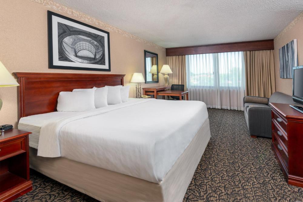 King with Sofa Bed interior